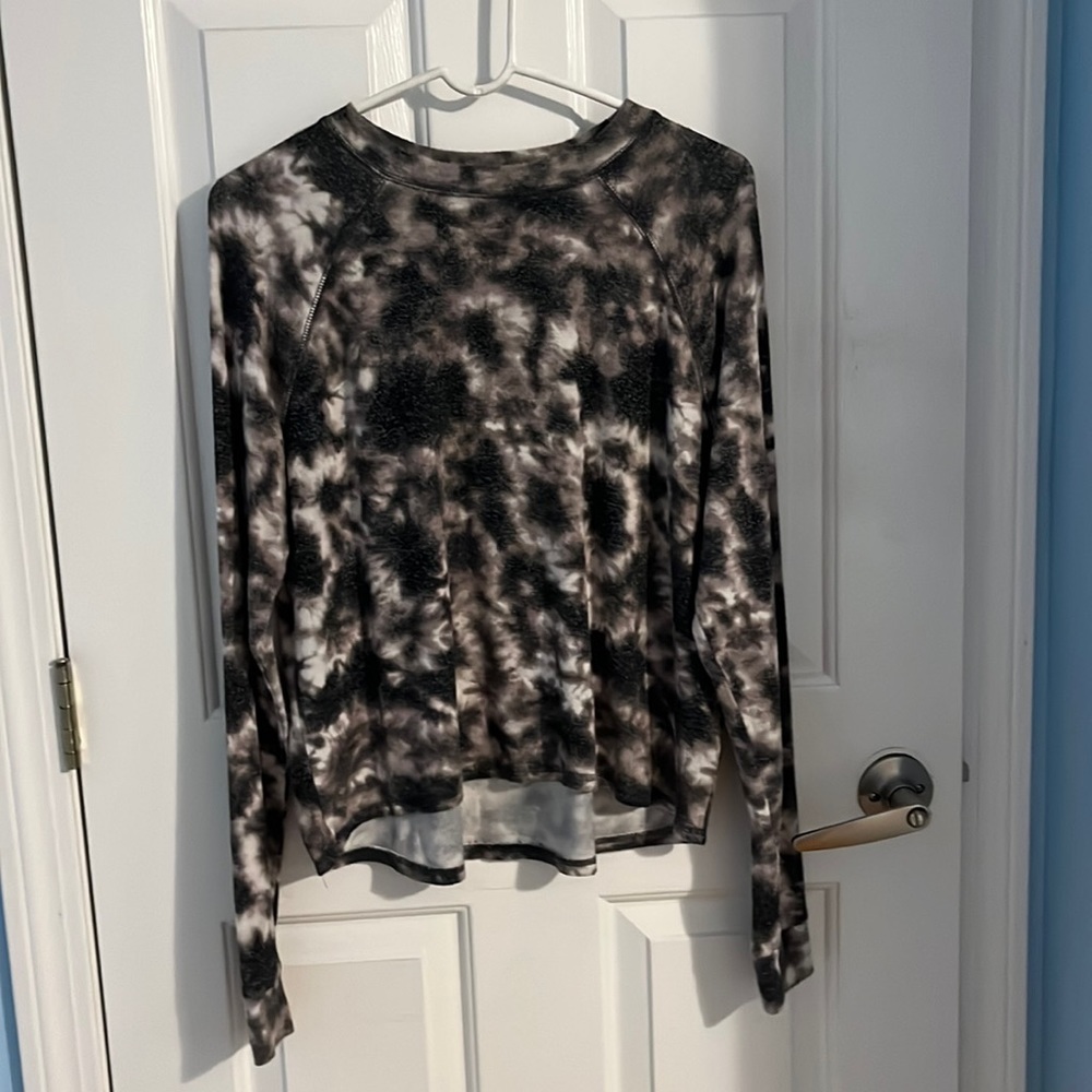 Brand SO. Color- black, brown, white, gray pattern. Size medium.